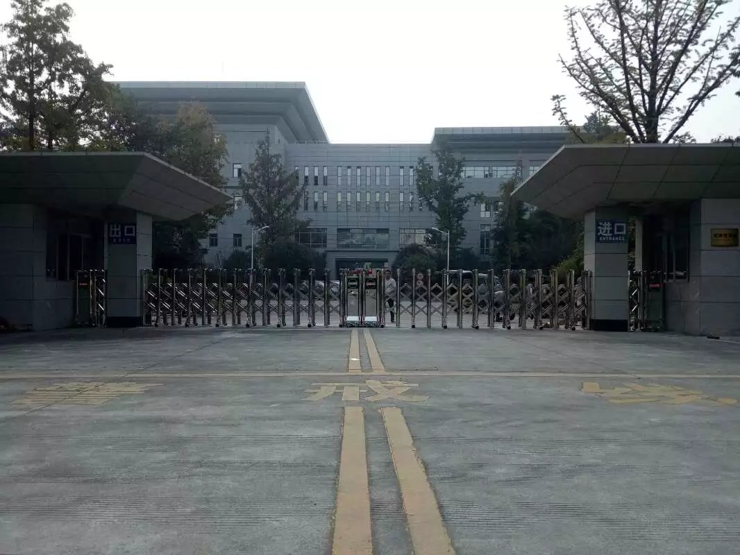 石家庄石家庄四川消防总队伸缩门